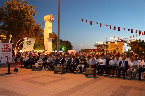 15 Temmuz Demokrasi ve Milli Birlik Günü Anma Programı İlçemiz Cumhuriyet Meydanında Düzenlendi.
